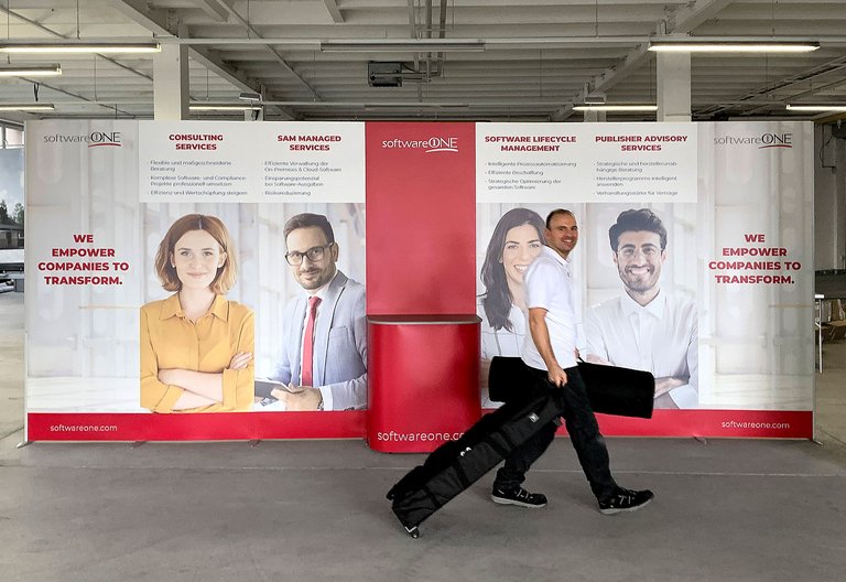 Mobiler Messestand - ISOframe Wave - SoftwareONE Deutschland GmbH