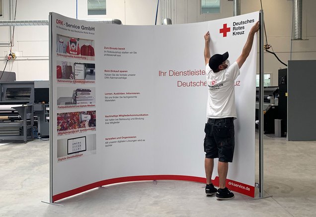 Mobile exhibition stand - ISOframe Wave - Deutsches Rotes Kreuz Mobile exhibition stand - ISOframe Wave - Deutsches Rotes Kreuz